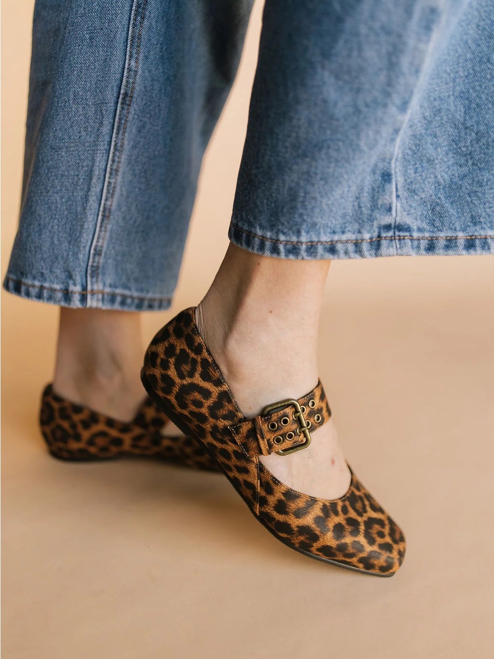leopard print flats with buckle — nwt